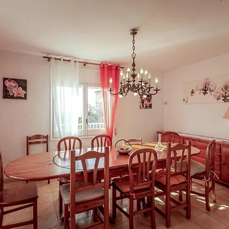 Awesome In With House Sea View