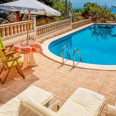 Awesome In With House Sea View